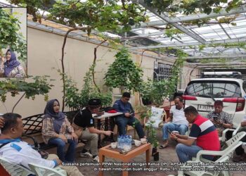 Kunjungi Taman Anggur Ponjay, PPWI Siap Dukung Program Penanaman 2 Juta Pohon Anggur