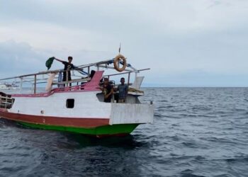 KN. Ular Laut-405 Bakamla RI Selamatkan Kapal Terombang Ambing di Laut Flores