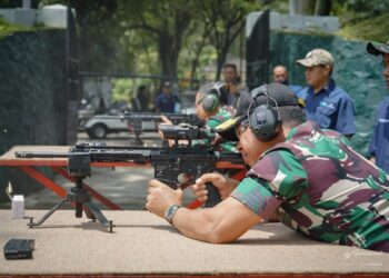 Panglima TNI Tinjau dan Uji Senjata Produk PT. Pindad