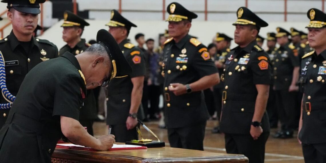 Kasum TNI Terima Laporan Korps Kenaikan Pangkat 97 Perwira Tinggi TNI dan Pimpin Sertijab Jajaran Balakpus Mabes TNI
