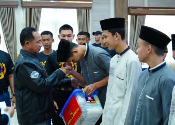 Panglima TNI Berikan Bantuan Sosial kepada Anak-Anak Yatim Piatu di Bumi Marinir Cilandak