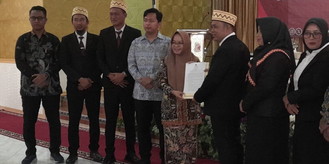 KPU Kabupaten Mesuji Tetapkan Hj.Elfianah-Yugi Wicaksono Bupati dan Wakil Bupati Terpilih Priode 2025-2030