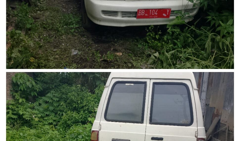 Satu Unit Mobil Dinas Plat Merah Milik Pemkab Dairi Tak Terawat Dan Terbengkalai Seperti Tidak Bertuan