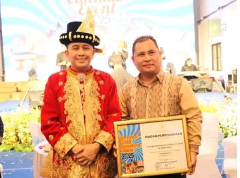 PJ Bupati Dairi Bersama Kepala Dinas Pariwisata Pemuda Dan Olah Raga Dairi Menghadiri Launching Calender Of Events Di Provinsi Sumut
