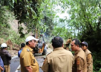 Wakil Bupati Kabupaten Dairi Tinjau Longsor Di Kecamatan Silalahi