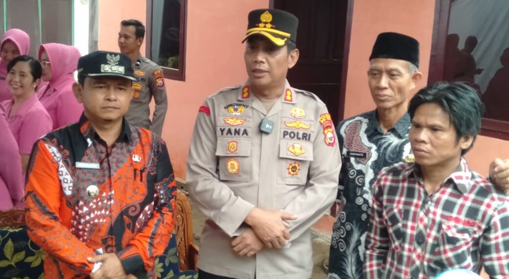 Kapolda Bengkulu Serahkan Bantuan Bedah Rumah Kepada Warga Ranah Karya, Kecamatan Lubuk Pinang