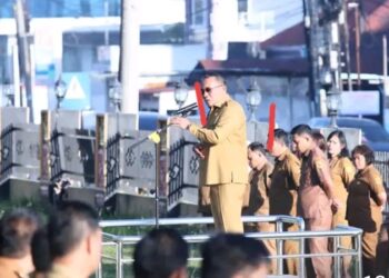 PJ Sekda Kabupaten Dairi Memimpin Apel Gabungan Di Halaman Kantor Bupati