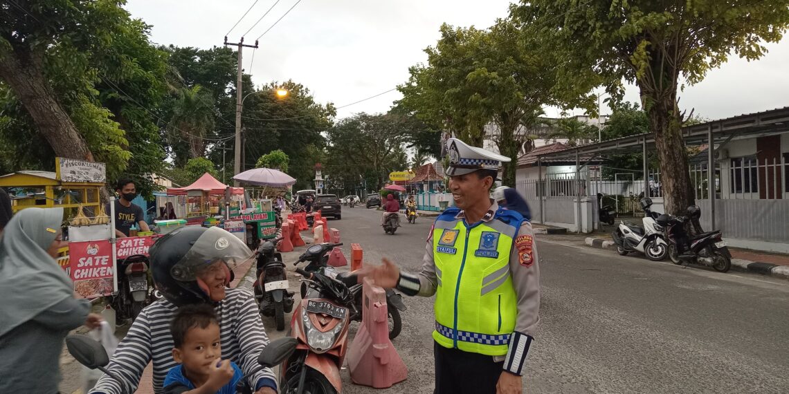 Dukung Kelancaran Lalu Lintas, Satlantas Polres OKI Ajak Warga Tertib Parkir