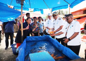SIDAK PASAR TERKAIT KETERSEDIAAN DAN HARGA KOMODITI PANGAN MENJELANG HBKN  IDUL FITRI 1446 H TAHUN 2025 DI PASAR TRADISIONAL TARUTUNG