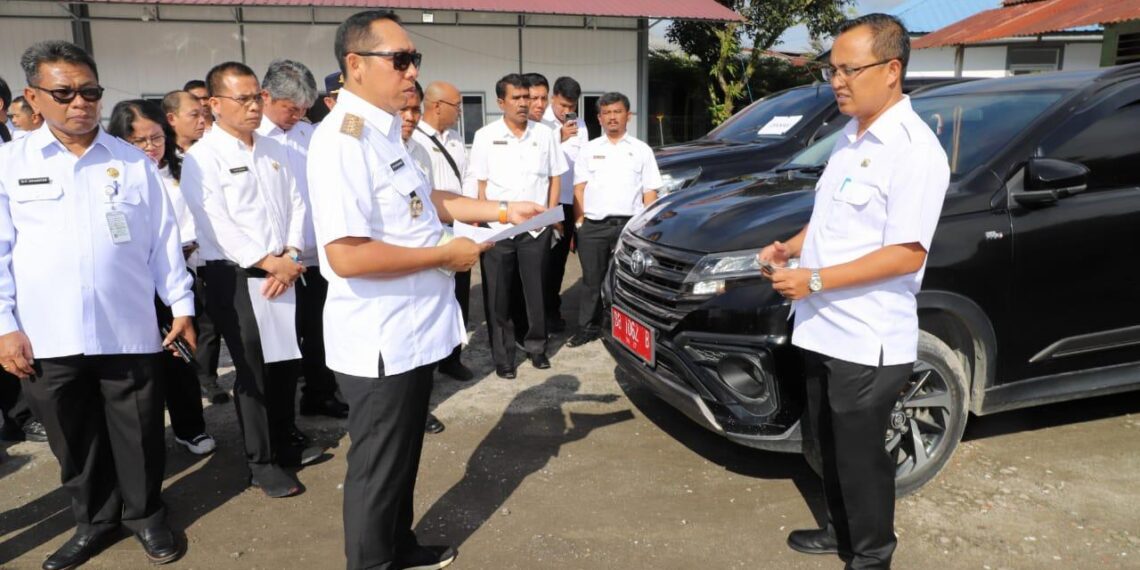ASN Taput Siap Melayani! Apel Gabungan dan Pengecekan Kendaraan Dinas Dipimpin Langsung Bupati JTP Hutabarat