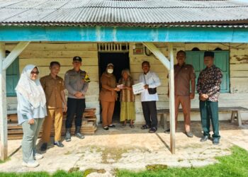 Masyarakat Tiyuh Mercu Buana Penuh Bahagia Menerima Pembagian Bantuan Langsung Tunai (BLT)