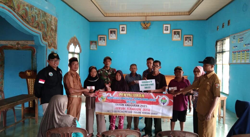 Masyarakat Tiyuh Bangun Jaya Sambut Baik Pembagian Langsung Tunai (BLT)