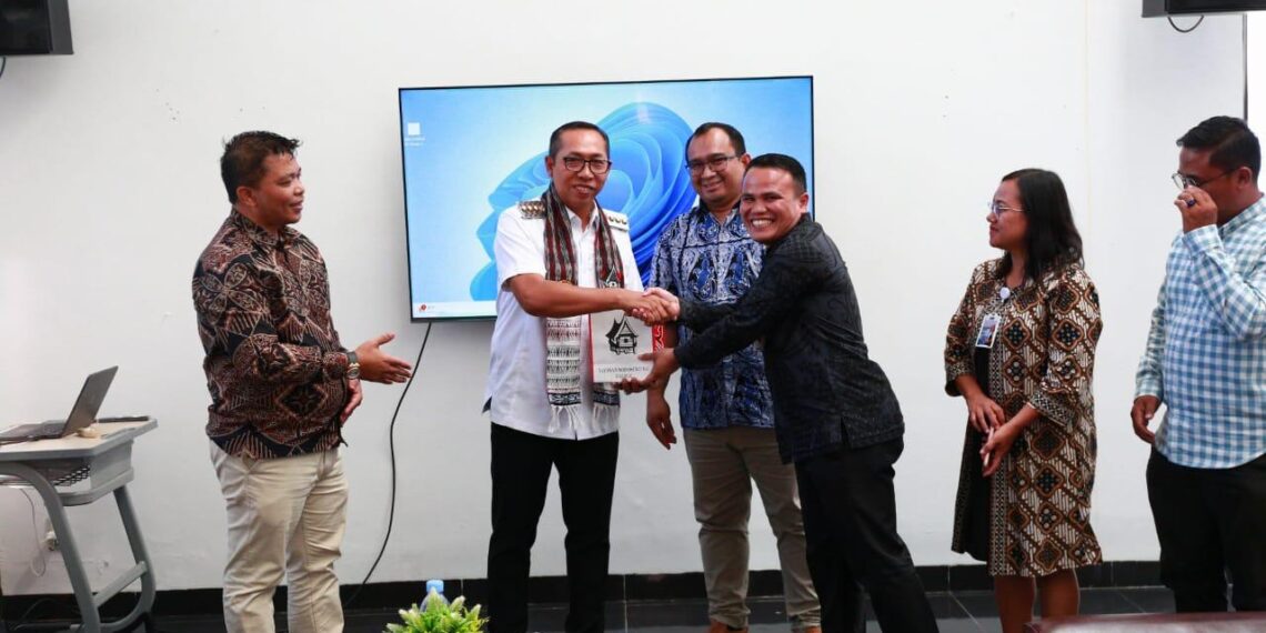 Bupati Tapanuli Utara Bersilaturahmi ke Asrama Yayasan TB Soposurung Balige, Dukung Pendidikan Menuju Indonesia Emas