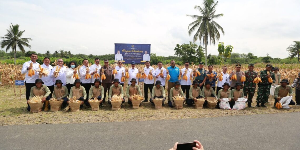 NUSAKAMBANGAN PANEN PERDANA, BANGUN LUMBUNG KETAHANAN PANGAN DAN BERI KESEMPATAN WARGA BINAAN