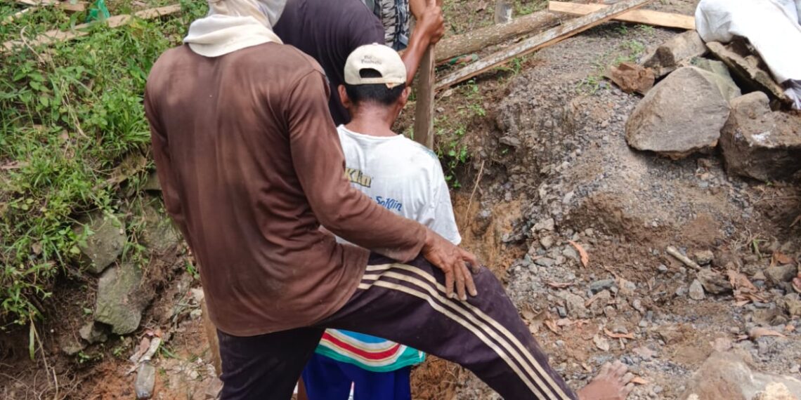 Kepala Tiyuh Mulyasari M. Jaenuri, Gerakan Gotong- Royong Perbaikan jalan Kabupaten Tubaba