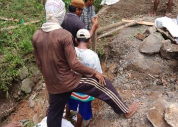 Kepala Tiyuh Mulyasari M. Jaenuri, Gerakan Gotong- Royong Perbaikan jalan Kabupaten Tubaba