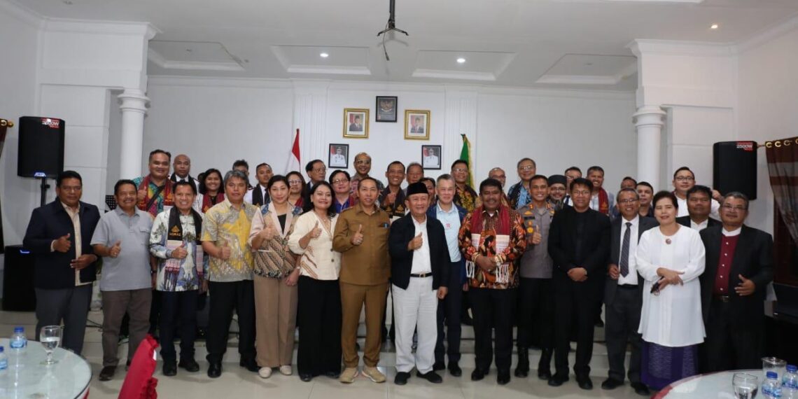 Bupati dan Wakil Bupati Taput Gelar Ramah Tamah dan Makan Malam Bersama Panitia Paskah Raya Nasional