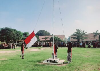 Penuh Semangat, SMP Negeri 13 Tulang Bawang Barat Memperingati Hardiknas