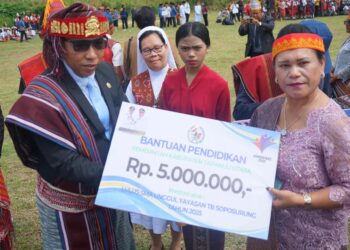 Bupati Taput Pimpin Upacara Hardiknas 2025 di Garoga, Tegaskan Komitmen Pemerataan Pendidikan