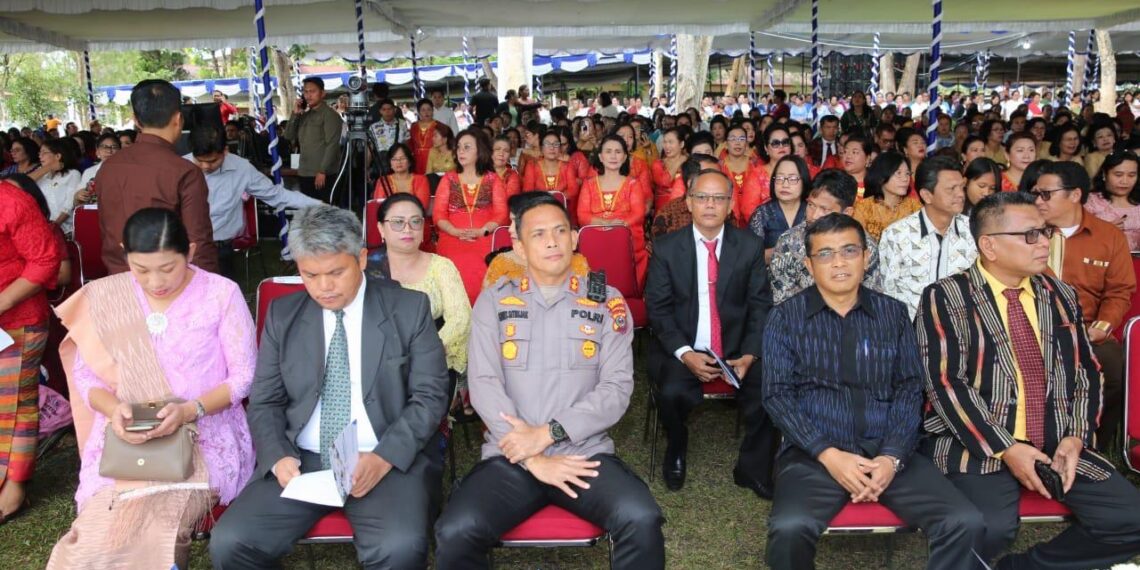 Wakil Bupati Taput Hadiri Perayaan Paskah Raya HKBP di Seminarium Sipoholon