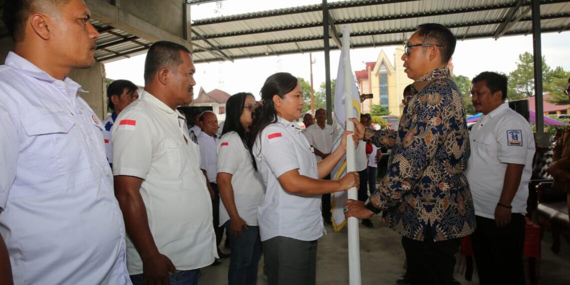 BUPATI TAPANULI UTARA LANTIK PENGURUS GRAFIS SIBORONGBORONG MAJU (GSM)