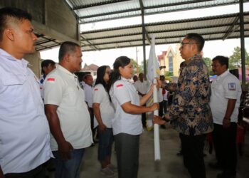 BUPATI TAPANULI UTARA LANTIK PENGURUS GRAFIS SIBORONGBORONG MAJU (GSM)