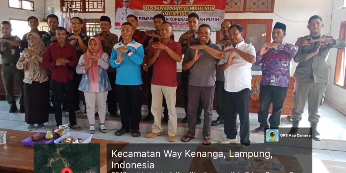 Kepala Tiyuh Indraloka jaya Musyawarah Tiyuh Khusus Pembentukan Kepengurusan Koperasi Merah Putih, Pada Minggu 16 Mei 2025