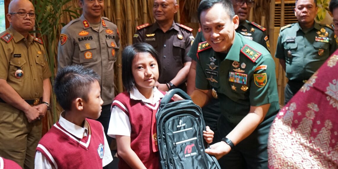 Dandim 0402/OKI Dampingi Pangdam II/Sriwijaya dalam Kunjungan Kerja ke PT Arwana