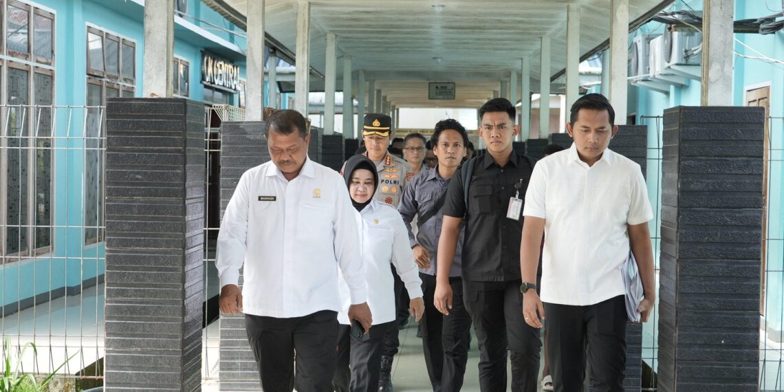 TIBA DI NABIRE, DIRJENPAS LANGSUNG SAMBANGI PETUGAS LAPAS YANG TERLUKA