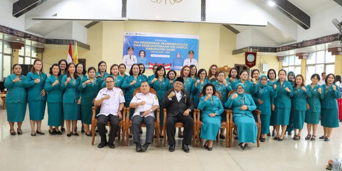 Pengukuhan Pengurus Tim Penggerak PKK Kabupaten Dairi Periode 2025-2030, Vickner Sinaga; Ini Tugas Mulia, Berusahalah Naik Kelas