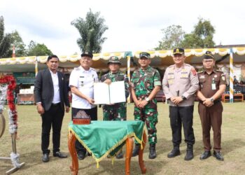 Bupati Vickner Sinaga Hadiri Upacara Penutupan TMMD ke-124 Tahun 2025
