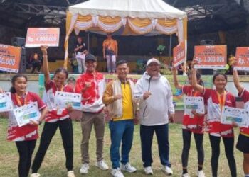 Wakil Bupati Serahkan Piala Juara Ditrail Run Dairi,Enam Pelajar Pegagan Hilir  Dan Dua Orang Lolos Beasiswa PPLP Ke Sumut