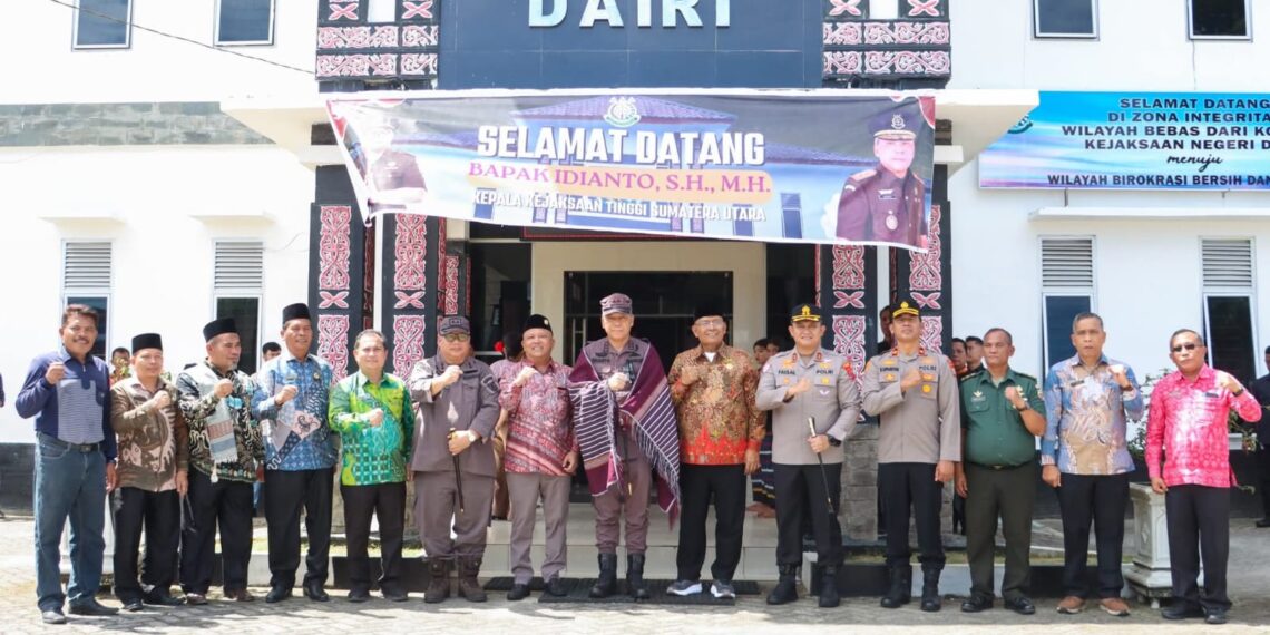 Bupati Vickner Sinaga Sambut Kedatangan Kejatisu Ke Kabupaten Dairi