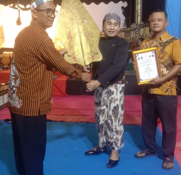 Desa Hadi Mulyo Kec.Way Serdang Kabupaten Mesuji Peringati Puncak HUT Ke 40 dengan Pagelaran Wayang Kulit.