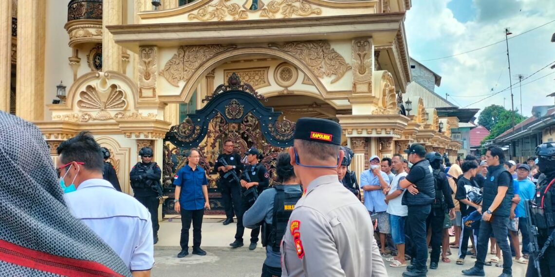 Polres OKI Dampingi BNN Pusat dan Provinsi Sumsel Geledah Rumah Terduga Terkait Kasus Narkoba di Tulung Selapan Ilir