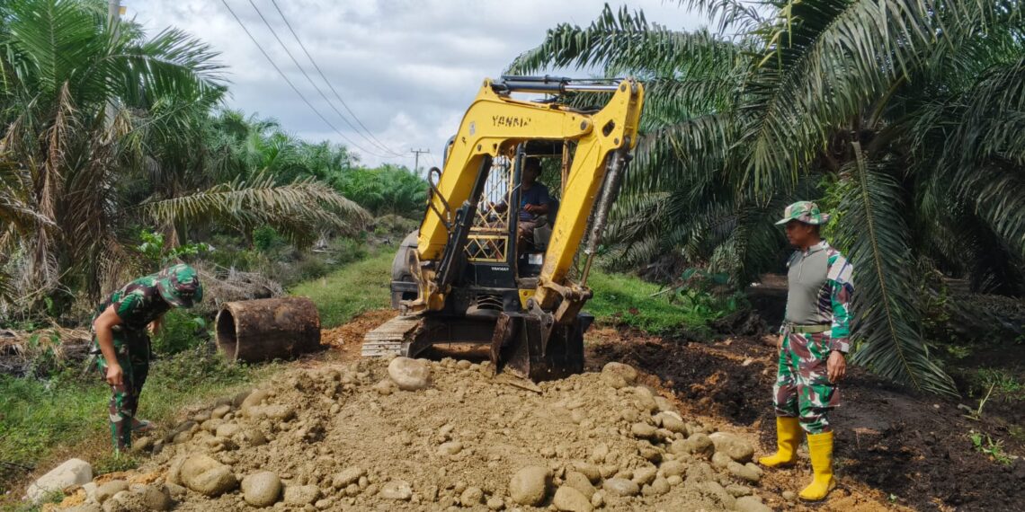 SATGAS TMMD KE-125 KODIM 0428/MUKOMUKO BERAKSI,” 600 METER JALAN DIKORAL, SUMUR BOR DIPROSES, RUMAH RTLH DICETAK