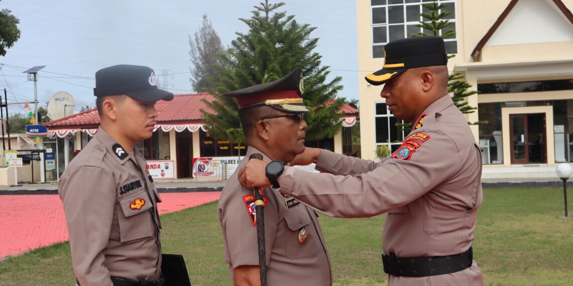 Upacara Kenaikan Pangkat Pengabdian dan Serah Terima Jabatan di Polres Humbang Hasundutan