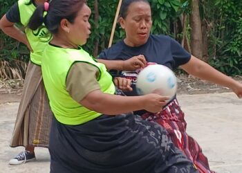 Gebyar Merdeka ke-80 di Lingkungan Sumur Jaya RT 04 : Futsal Ibu-Ibu Bersarung, Tawa, dan Kebersamaan