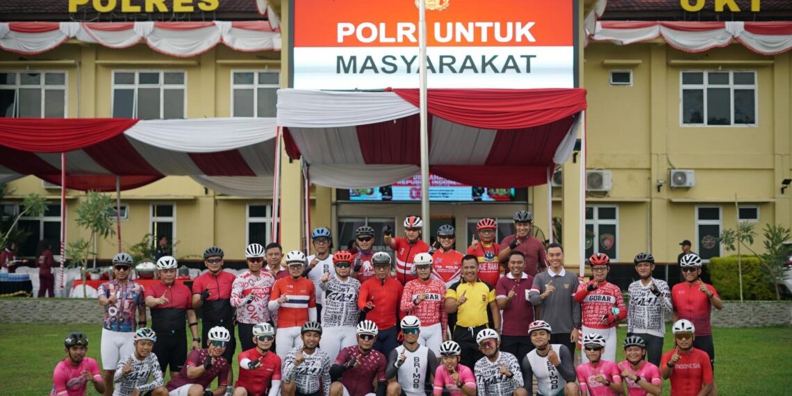 Disambut Forkopimda, Kapolda Sumsel Tiba di Mapolres OKI dalam Rangka Gobar Musi HUT RI ke-80