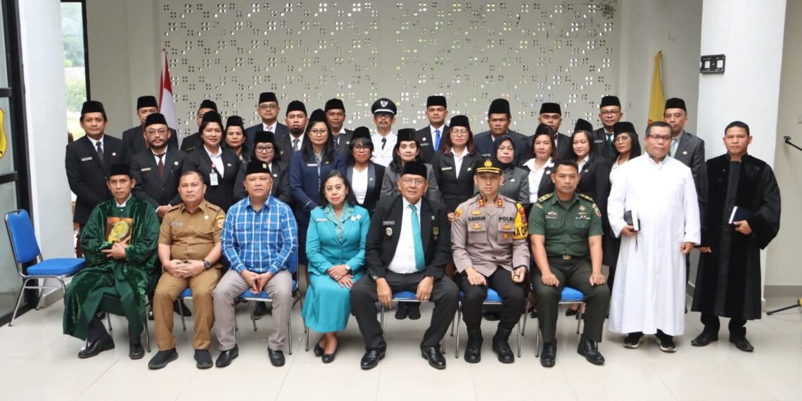 Pelantikan Pejabat, Perdana Sejak Memimpin Dairi, Bupati : Utamakan Komunikasi dan Bekerjalah Optimal