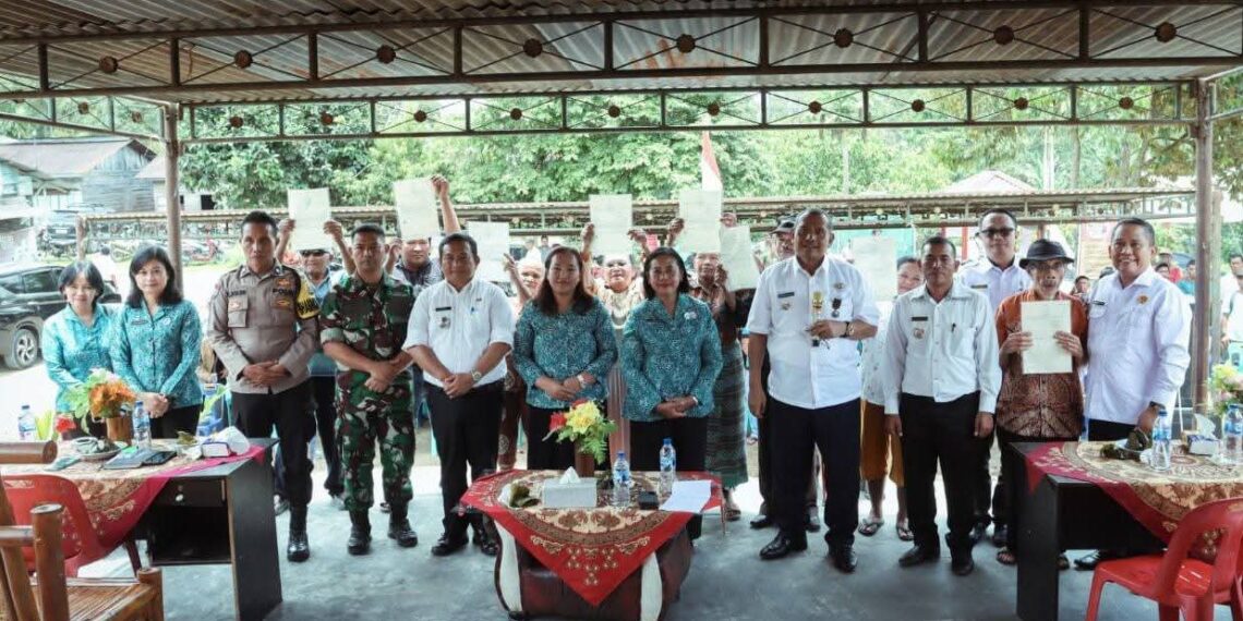 Sebanyak 210 Sertifikat Tanah Dibagikan Kepada Masyarakat Buluduri, Bupati Dairi : Untuk Meningkatkan Kemakmuran Serta Mengurangi Konflik Sengketa Tanah