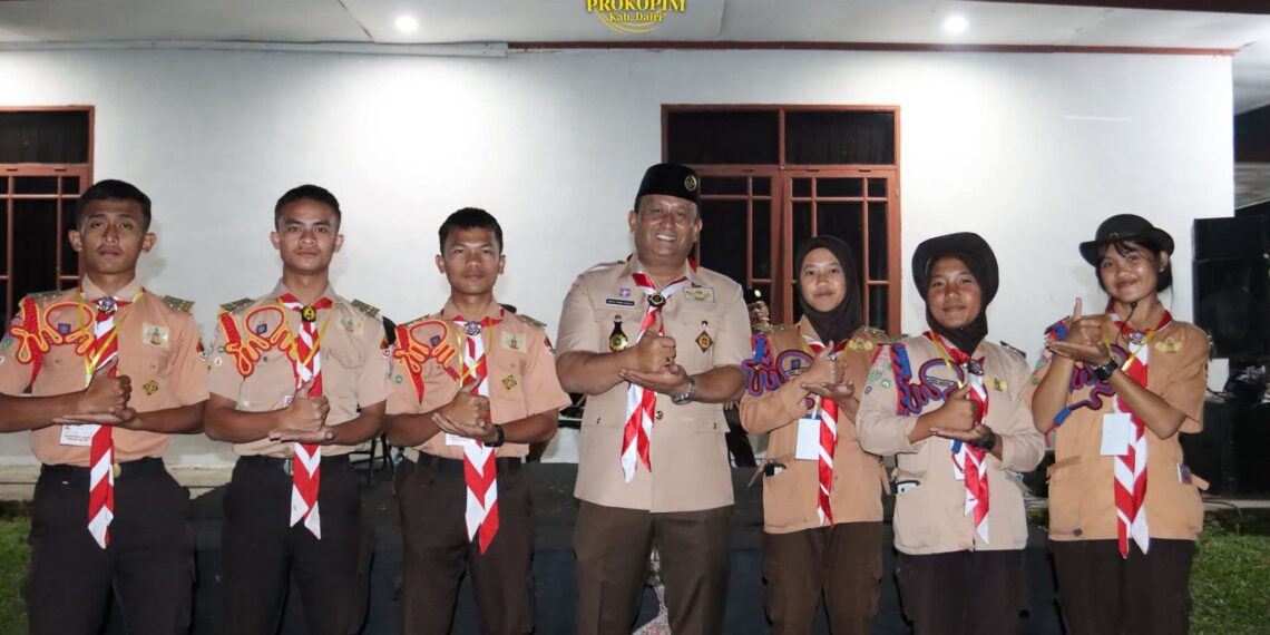 Wakil Bupati Dairi Hadiri Malam Api Unggun Gladian Pinsat Pramuka 2025
