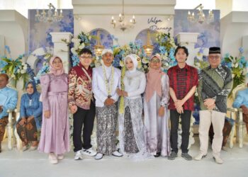 Wilson Lalengke Beri Ucapan Selamat kepada Pengantin Baru Danang dan Velya di Blitar