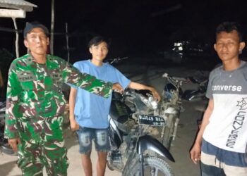 Babinsa Desa Gajah Mati Laksanakan Patroli Siskamling Bersama Warga