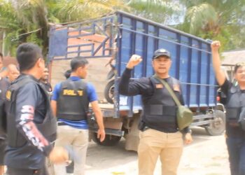 Diduga Sebagai Bandar Sabu. Pasutri Digrebek Polisi, 2 Pria Bersenpi Berhasil Melarikan Diri