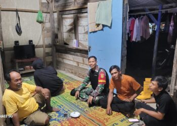 Babinsa Serda Heriyanto Melaksanakan Patroli Siskamling di Desa Gajah Makmur