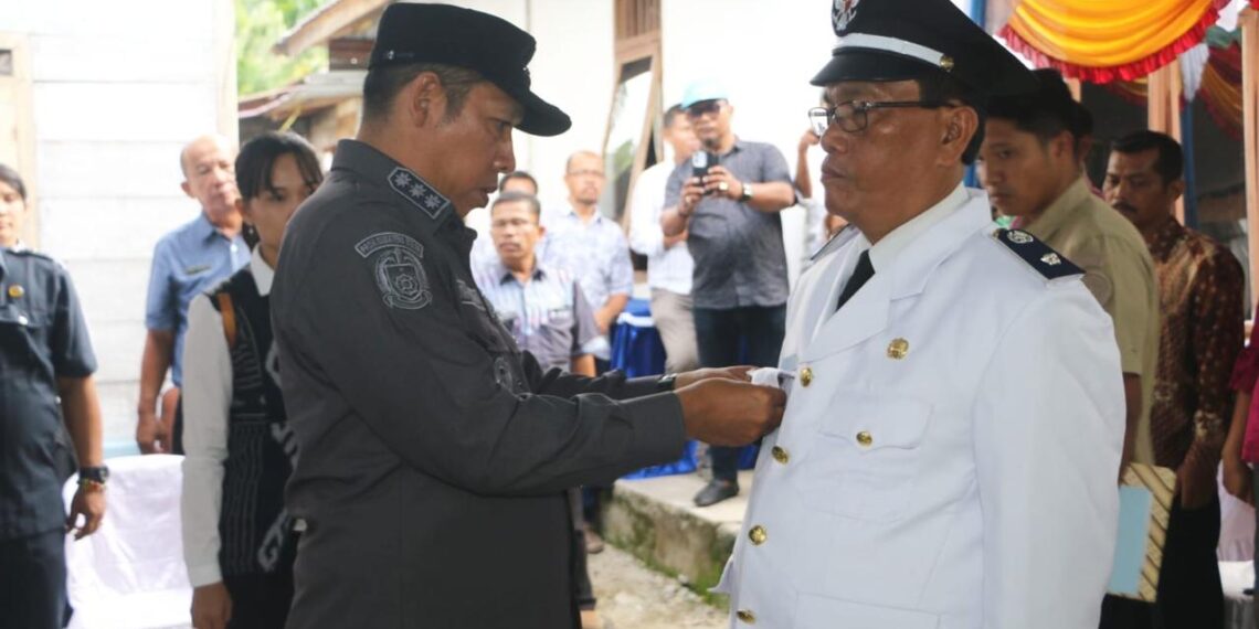 Bupati Taput Lantik Kepala Desa Antar Waktu Desa Sitolu Ompu, Ajak Masyarakat Bersatu Membangun Desa
