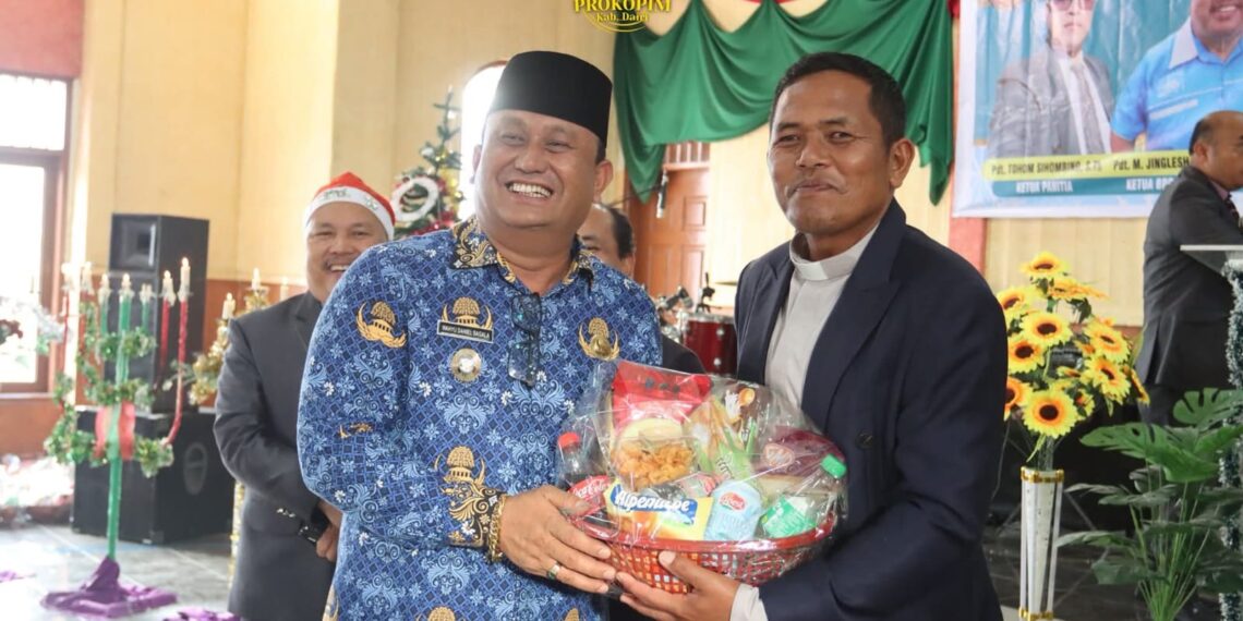 Wakil Bupati Dairi Lepas Pawai Dan Hadiri Acara Natal Keluarga Besar Hamba Tuhan Se- Kabupaten Dairi Tahun 2025