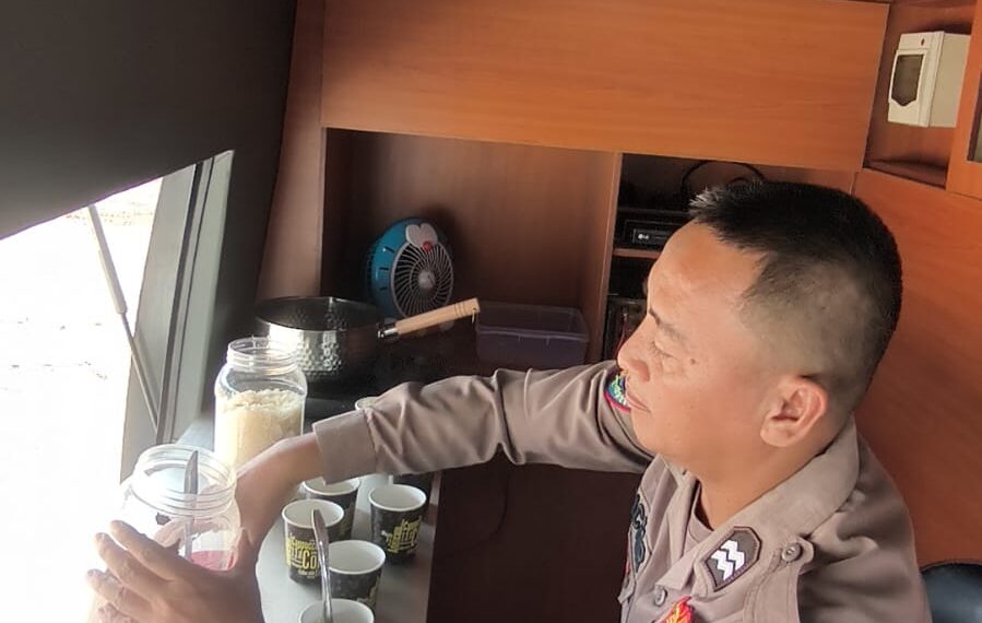 Sat binmas Polres Mesuji Punya Cara Unik Menyampaikan Pesan Kamtibmas Kepada Masyarakat