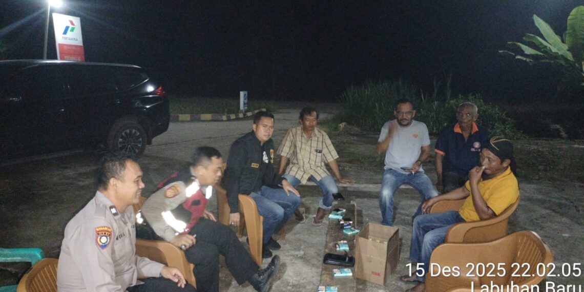 Jalin Sinergitas dan Mempererat Hubungan Masyarakat dan Polri, Kapolsek Way Serdang Sambangi Kediaman Kades